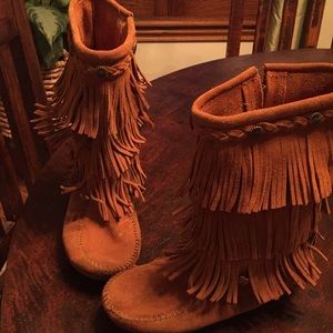 Girls size 3 Minnetonka fringe boots